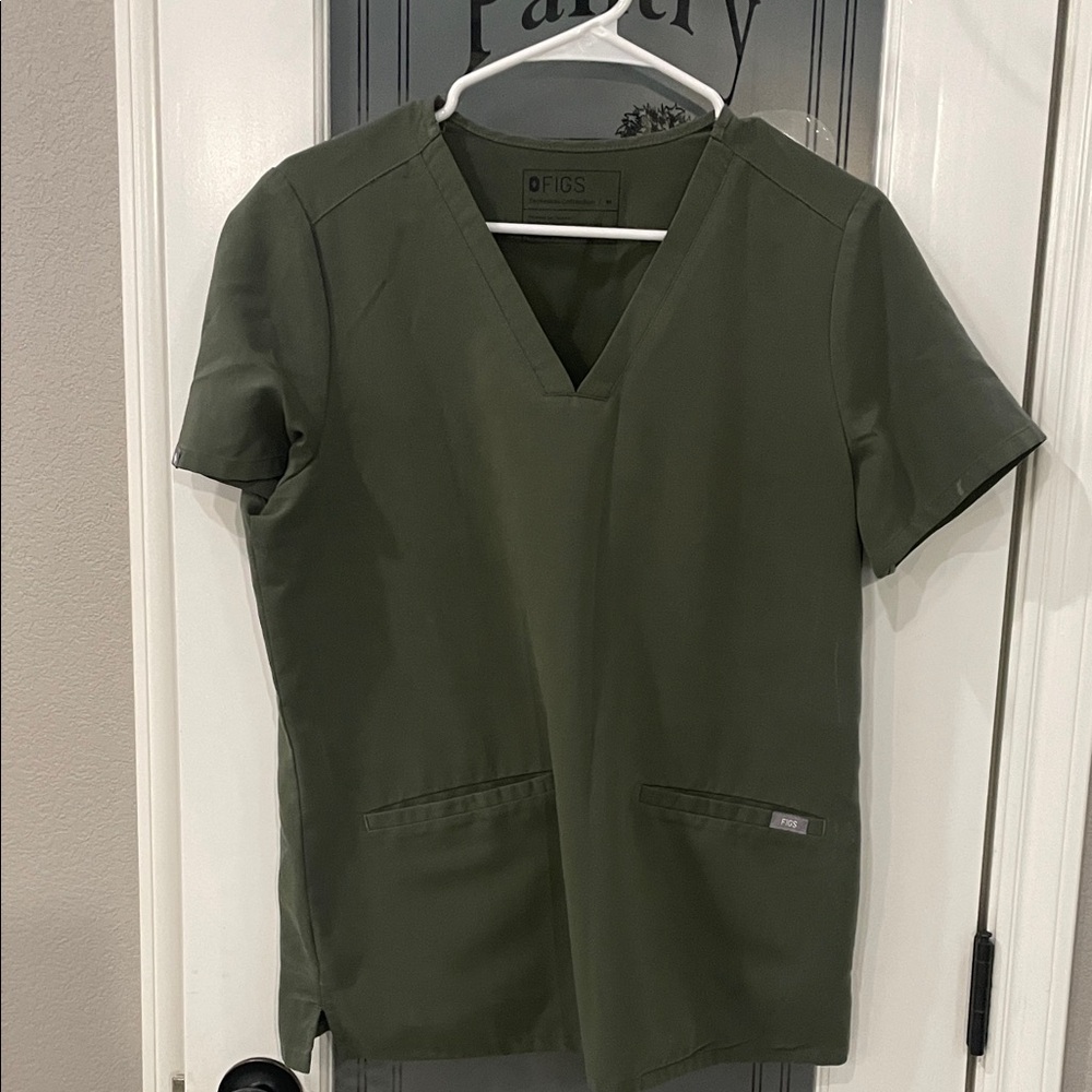 Figs Women's Short Sleeve V-Neck Top in Olive